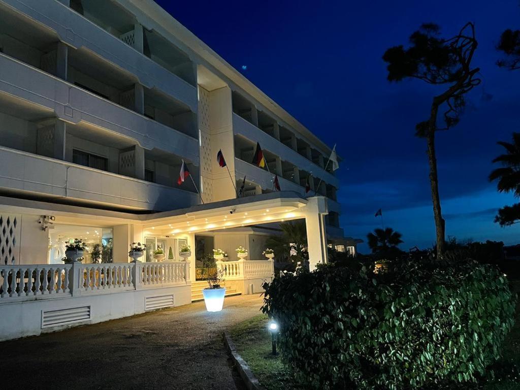 Domizia Palace Hotel Baia Domizia Εξωτερικό φωτογραφία